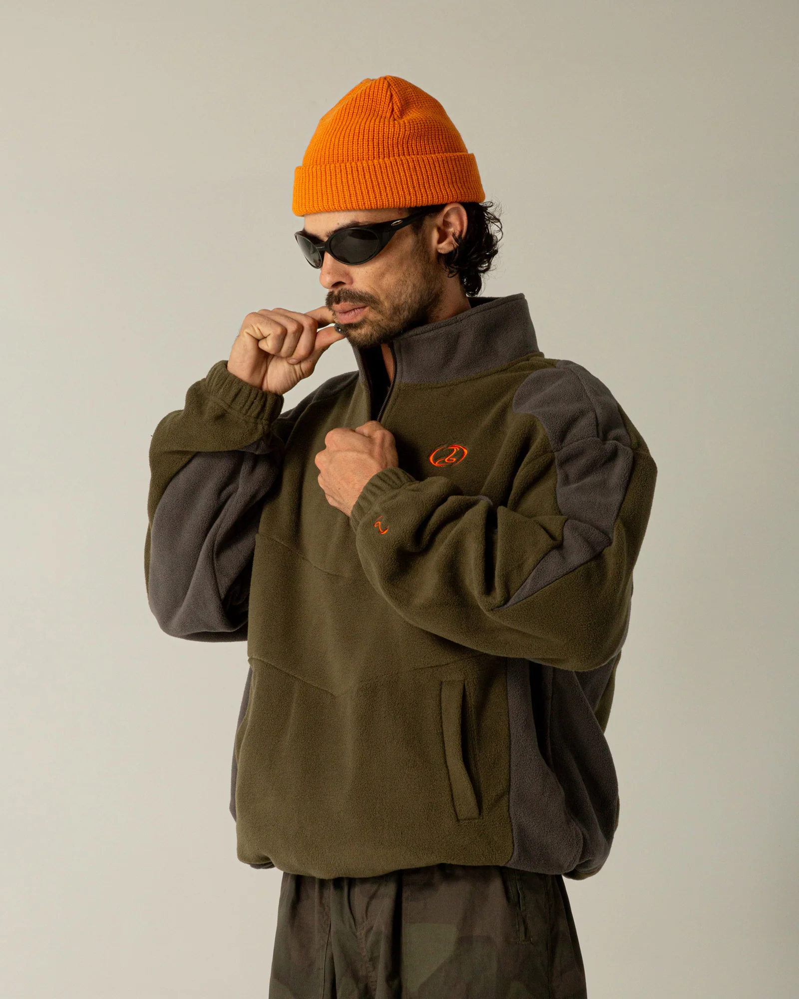 Trekker Polar Fleece Quarter Zip (Charcoal / Olive) - Image 3